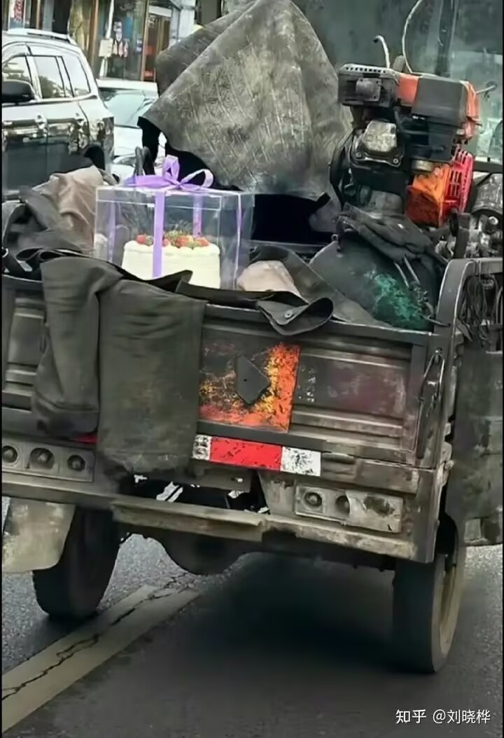 劳动人民的标签不应该是苦的脏的，劳动人民的标签应该是鲜活的